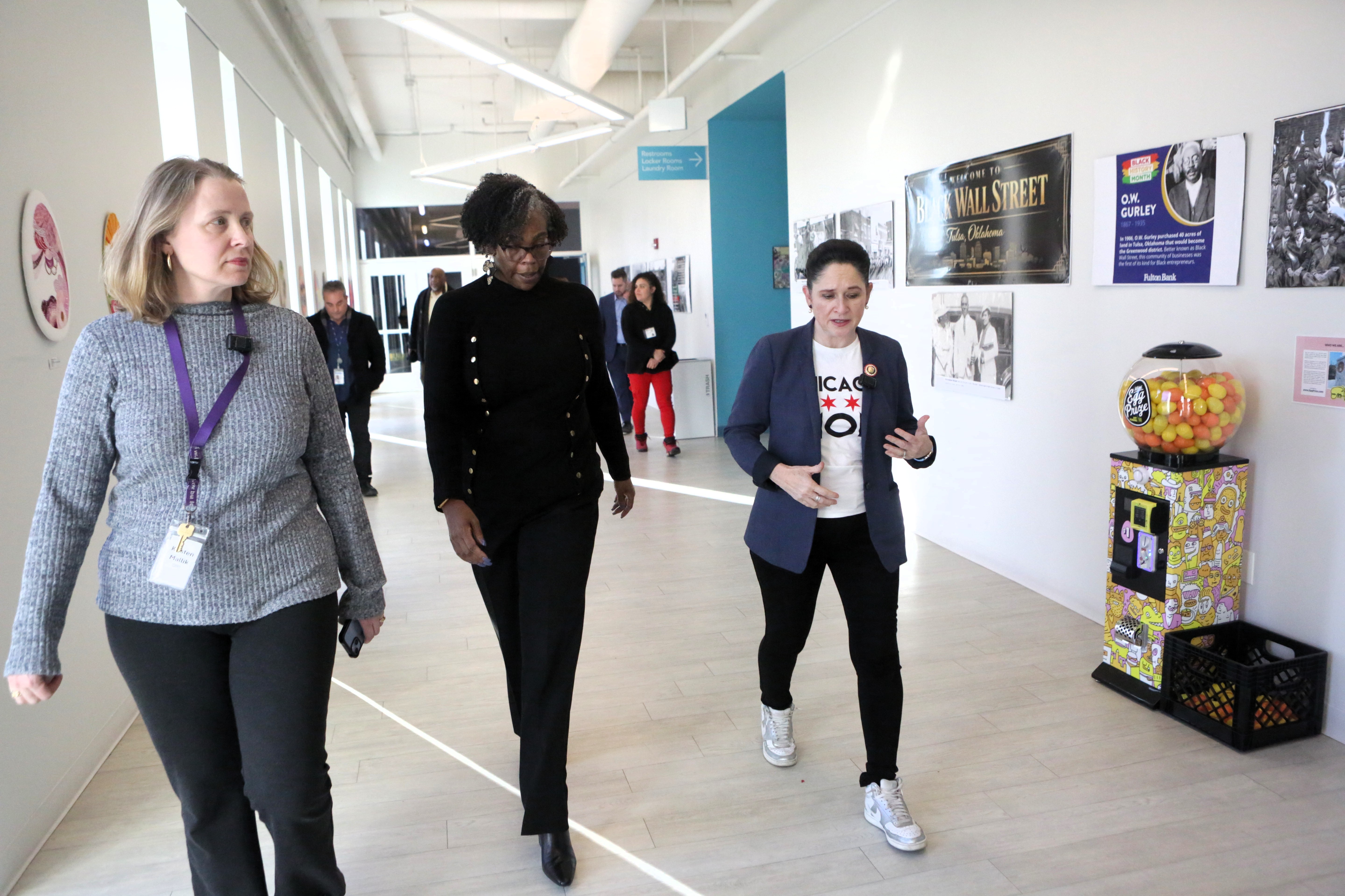 Comptroller Mendoza tours BUILD Chicago
